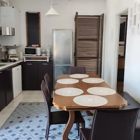 Casa Dori X 6 Persone 3 Camere, 2 Bagni, Cucina, A Pochi Minuti Dall' Aeroporto Di 